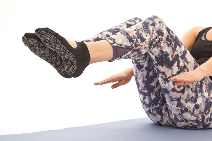 Mat Moves: 4 Equipment-free Pilates Moves to Strengthen and Sculpt